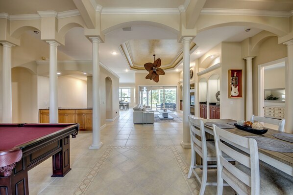 Dining - Ample 3 BR/ 3 bath waterfront Villa with 2 suites, heated pool, kayaks, pool table, fishing poles (Cape Coral)