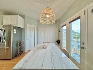 Dining - The Vida Sol! Steps to the Ocean. Sound views, Sunsets, Pier + Kayak launch (North Topsail Beach)