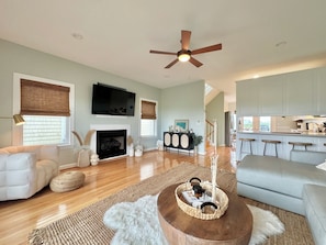 TV - The Vida Sol! Steps to the Ocean. Sound views, Sunsets, Pier + Kayak launch (North Topsail Beach)