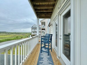 Property grounds - The Vida Sol! Steps to the Ocean. Sound views, Sunsets, Pier + Kayak launch (North Topsail Beach)