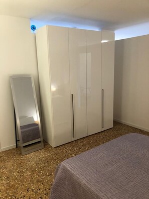 Apartment | 1 bedroom, iron/ironing board, free WiFi