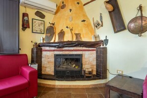 Apartment, 2 Bedrooms, Patio, Garden View | Living room