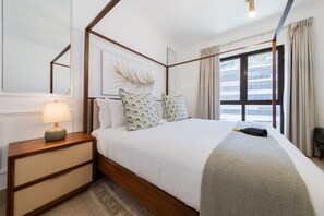 2 dormitoris, caixa forta a l'habitació i planxa i posts de planxar 