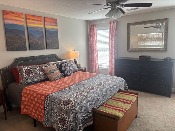 3 bedrooms, desk, iron/ironing board, WiFi