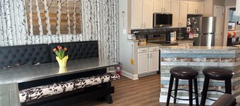 3-bedroom townhome ten minutes from UT campus three 55" tvs + private patio