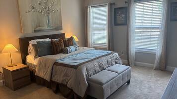 3 habitaciones, escritorio, tabla de planchar con plancha y wifi