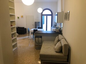 Apartemen, pemandangan kebun | Area keluarga | TV layar datar