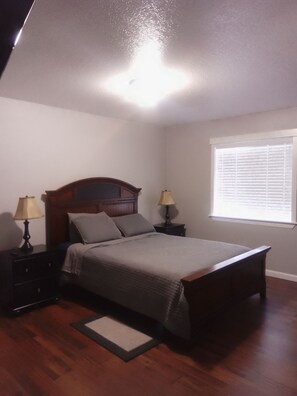 3 bedrooms, in-room safe, desk, iron/ironing board