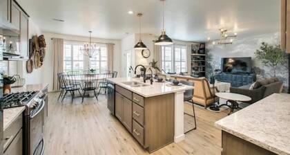 Gym. Kid Friendly. Adults Retreat. Bedroom TV's Pullout Couch. Private. Spa Tub.