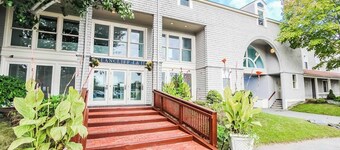 1BR Condo w/ Bay Views + Jacuzzi Tub