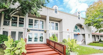 1BR Condo w/ Bay Views + Jacuzzi Tub