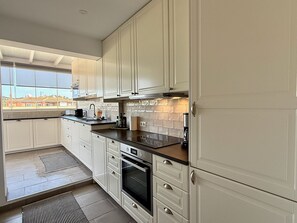 Refrigerador, microondas, horno y lavavajillas 