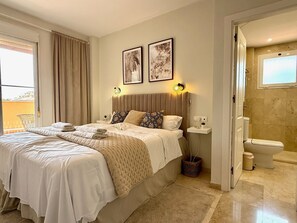 Fer et planche à repasser, accès Internet, draps fournis