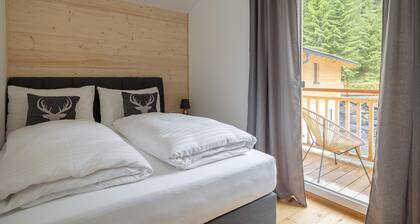 Ski-in Chalet With hot tub and Sauna