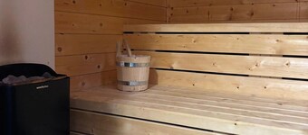 Ski-in Chalet With hot tub and Sauna