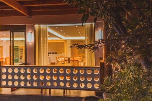 Shennongjia Zailu Hotel (Dajiuhu Pingqian Ancient Town)