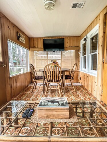 Retro Moose Cottage - Home in Lake City