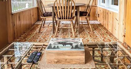 Retro Moose Cottage - Home in Lake City