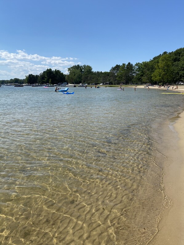 Beach - Retro Moose Cottage - Home in Lake City (Lake City)