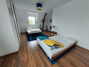 4 chambres, fer et planche à repasser, Wi-Fi, draps fournis