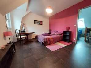 4 Schlafzimmer, Bügeleisen/Bügelbrett, WLAN, Bettwäsche