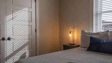 1 habitación, tabla de planchar con plancha, wifi y ropa de cama