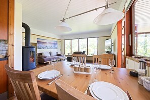 Dining - "Schleiparadies" vacation home in Ulsnis with conservatory, fireplace and far-reaching views over orchards - ideal for a quiet break in the middle of nature (Ulsnis)