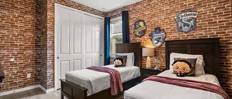 9 bedrooms, iron/ironing board, WiFi, bed sheets