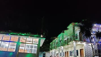 Mặt tiền nơi lưu trú