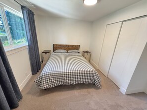 4 bedrooms, free WiFi, bed sheets