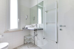 Shower, hair dryer, bidet, toilet paper