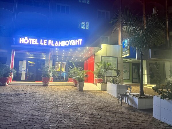 Front of property - HOTEL LE FLAMBOYANT (Yaoundé)
