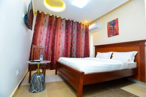 Kamar Single Klasik, pemandangan halaman | Brankas, tirai kedap cahaya, setrika/meja setrika, dan Wi-Fi gratis