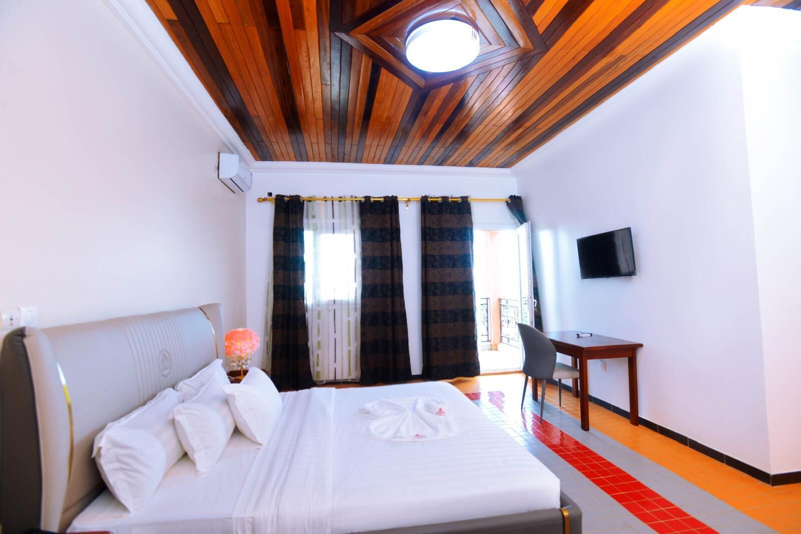 Deluxe Room, Courtyard View | In-room safe, blackout drapes, soundproofing, iron/ironing board