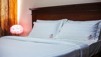 Chambre Simple Classique, vue cour intérieure | Coffres-forts dans les chambres, rideaux occultants