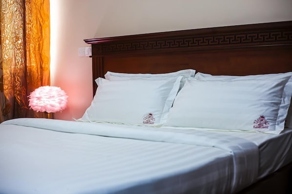 Chambre Simple Classique, vue cour intérieure | Coffres-forts dans les chambres, rideaux occultants