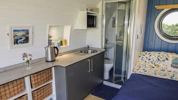 1 bedroom, individually decorated, individually furnished, free WiFi