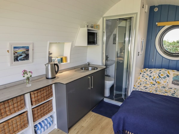 1 bedroom, individually decorated, individually furnished, free WiFi