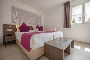 1 bedroom, free WiFi, bed sheets - Apartment 'Standard 3' with Shared Pool, Wi-Fi and Air Conditioning (Cala Agulla)