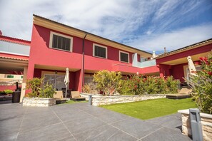 Exterior - Apartment 'Standard 4' with Shared Pool, Wi-Fi and Air Conditioning (Cala Agulla)