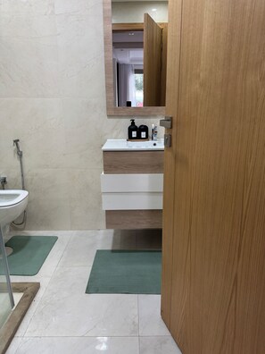 Handtücher, Seife, Toilettenpapier