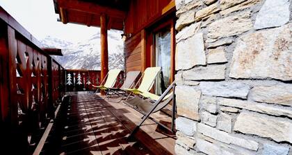 Apartment 'Alpaga 14' with Private Terrace, Shared Garden and Wi-Fi