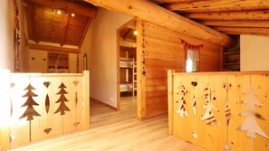 5 bedrooms, iron/ironing board, free WiFi, bed sheets