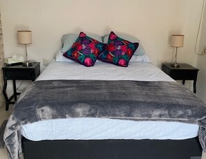 3 bedrooms, iron/ironing board, WiFi, bed sheets - Casa Tortuga Verde - Peaceful 3 Bedroom Beach House (Chuburná)