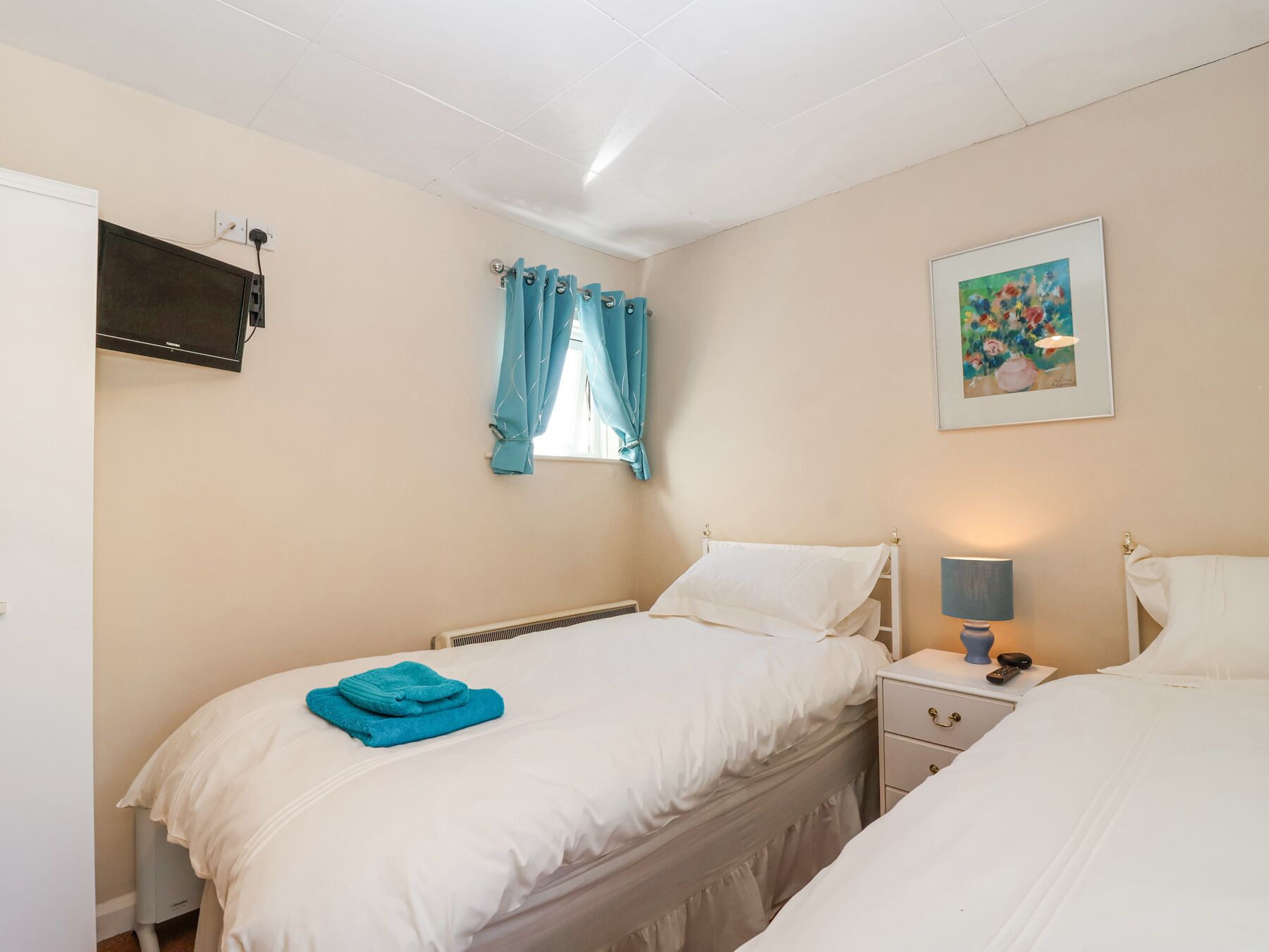 2 عدّة غرف نوم وبديكورات فريدة لكل غرفة وطراز فريد لكل وحدة