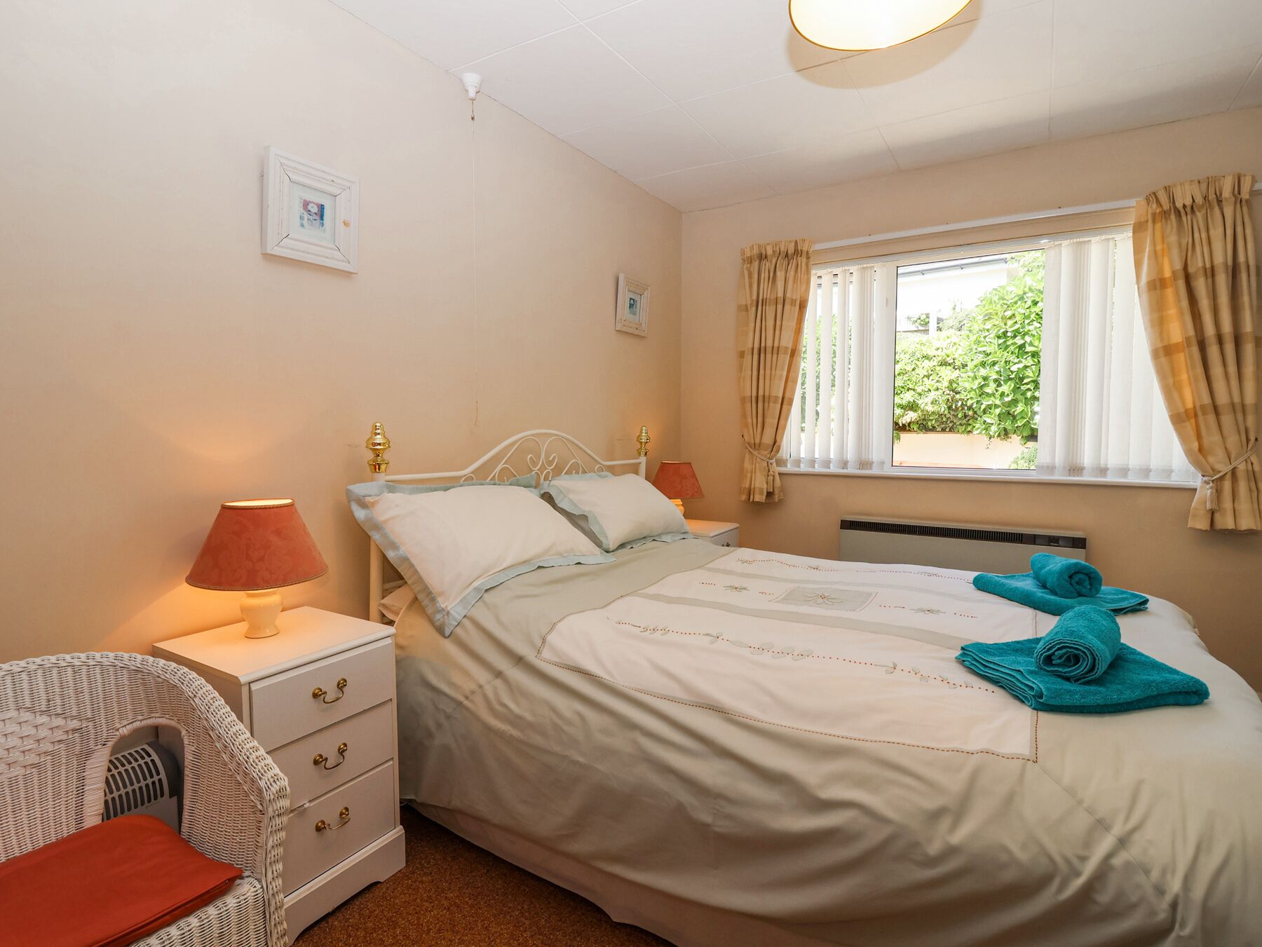 2 عدّة غرف نوم وبديكورات فريدة لكل غرفة وطراز فريد لكل وحدة