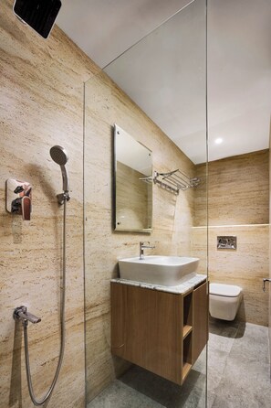 Superior Double Room | 1 bedroom, in-room safe, desk, laptop workspace