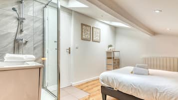 1 chambre, fer et planche à repasser, draps fournis