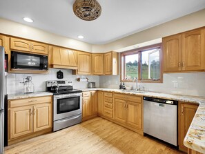 Mikrowelle, Ofen, Herdplatte, Geschirrspüler