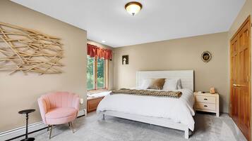 5 bedrooms, iron/ironing board, WiFi, bed sheets